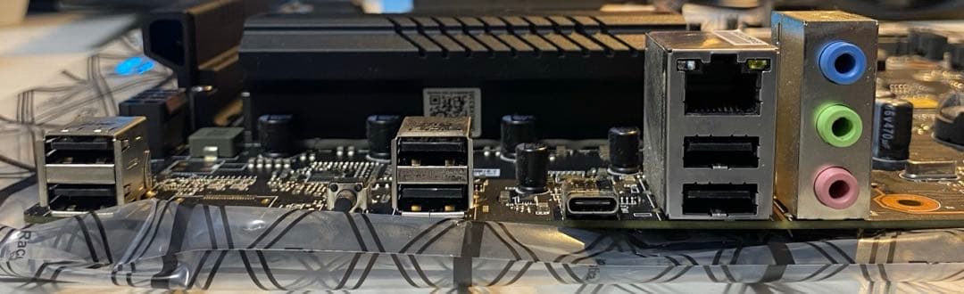 B660 LGA1700 マザーボード CPUクーラー付き Lenovo純正