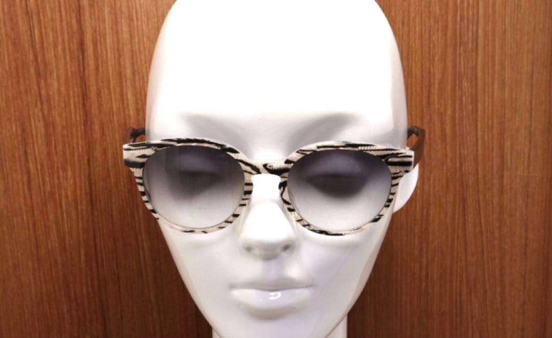 新品　激レア　希少　vivienne westwood サングラス　ゼブラ
