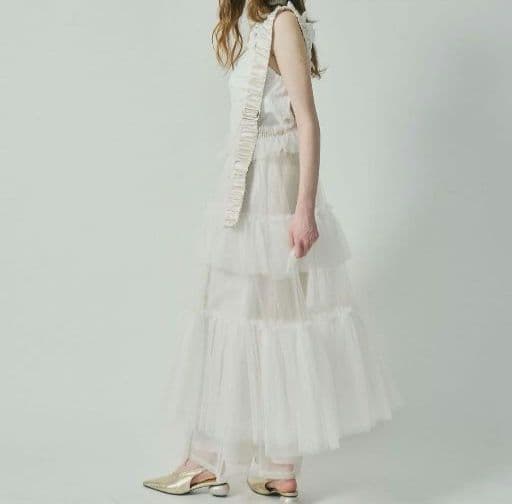 LA BELLE ETUDE　ホワイト チュールロングジレ