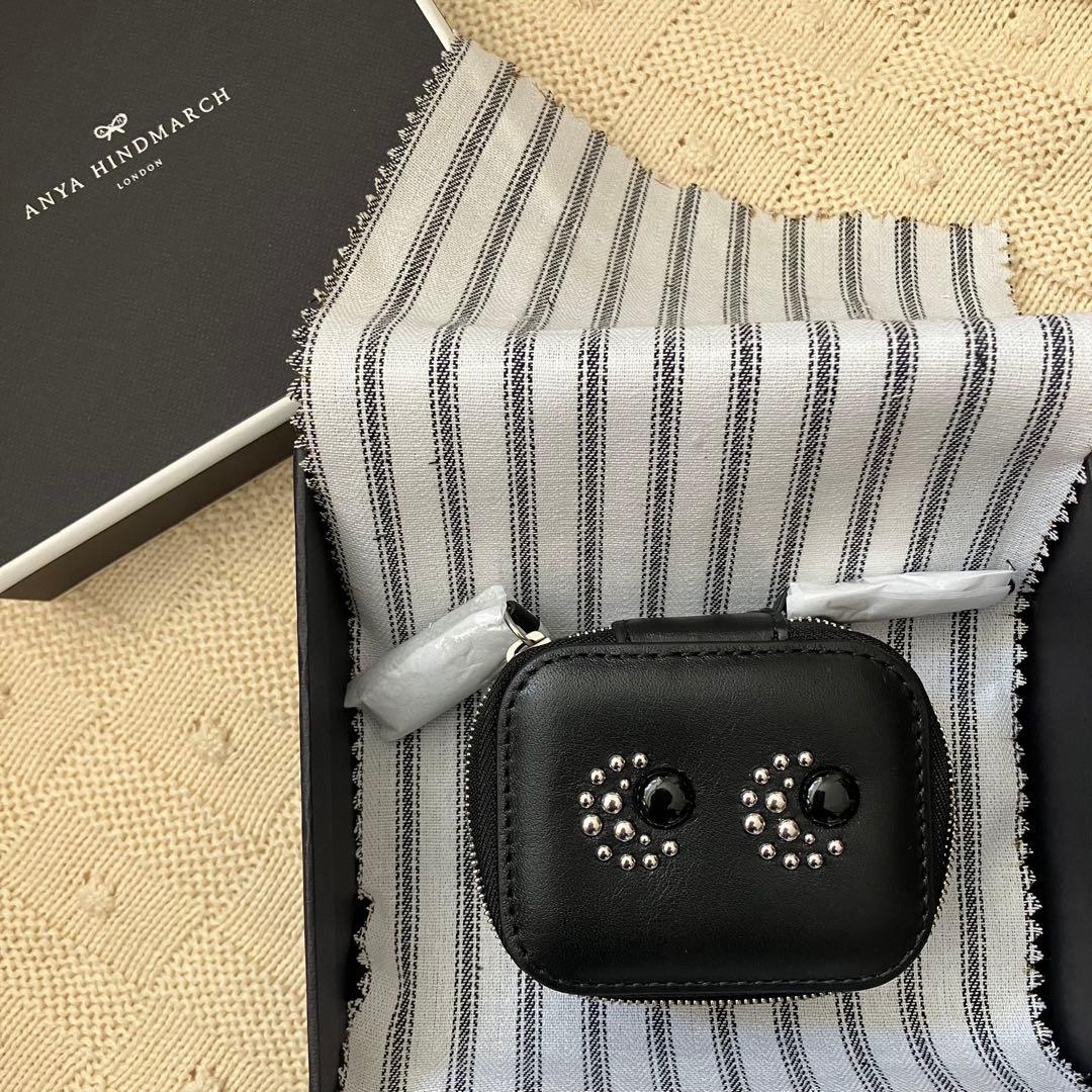 新品 ANYA HINDMARCH eyes ブラック イヤホンケース