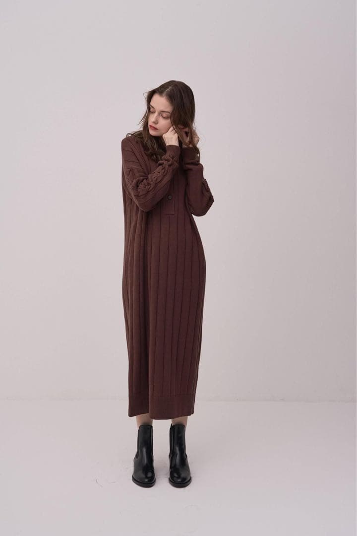 PINUE ポロカラーリブニットワンピース　チョコレート