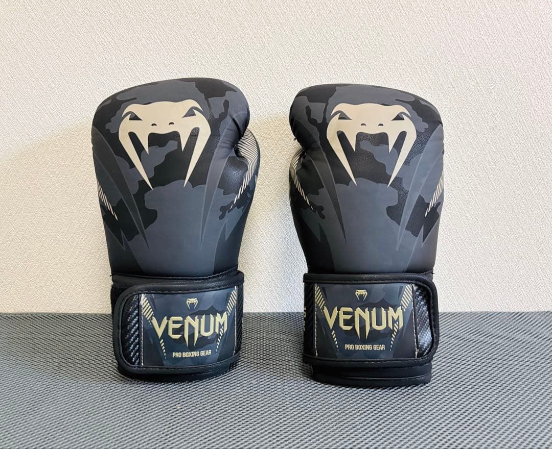 美品｜VENUM ボクシンググローブ ブラック 10oz