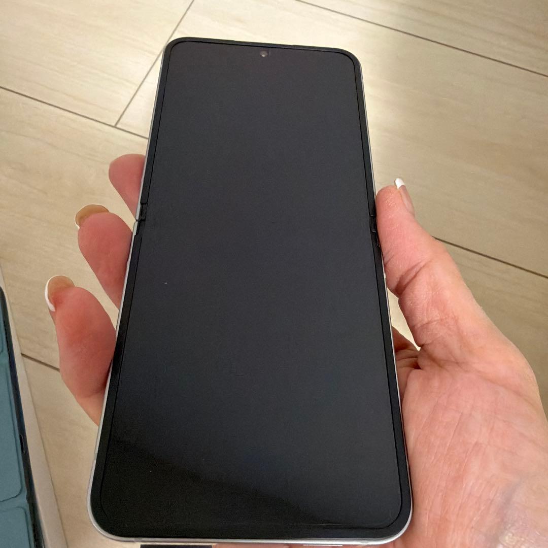 Galaxy Z Flip6 シルバーシャドウ　256G 本体のみ美品