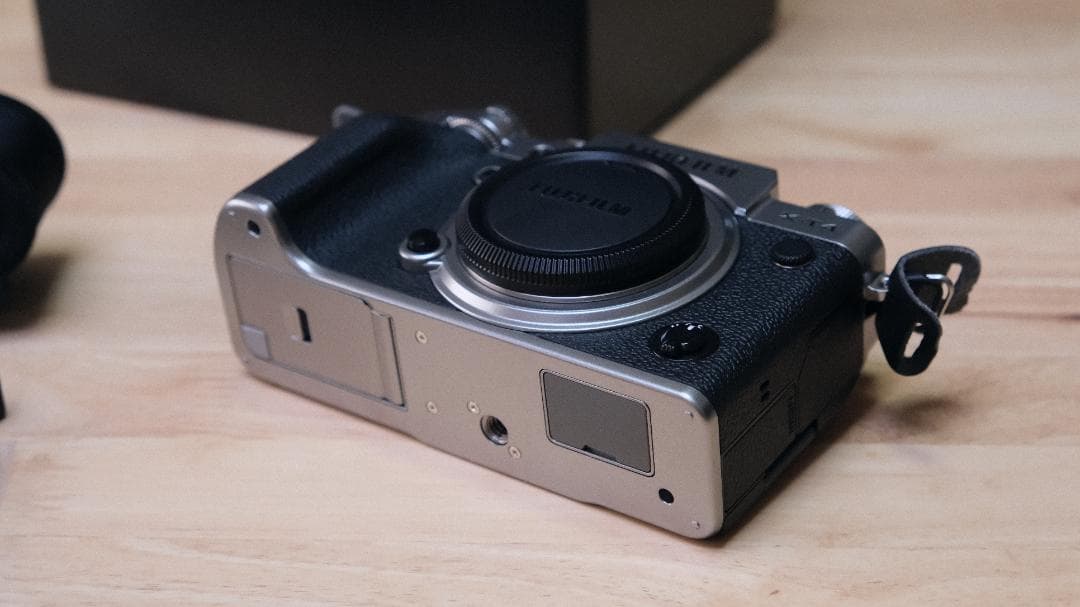 【修理点検済】FUJIFILM (フジフイルム) X-T4 ボディ　シルバー