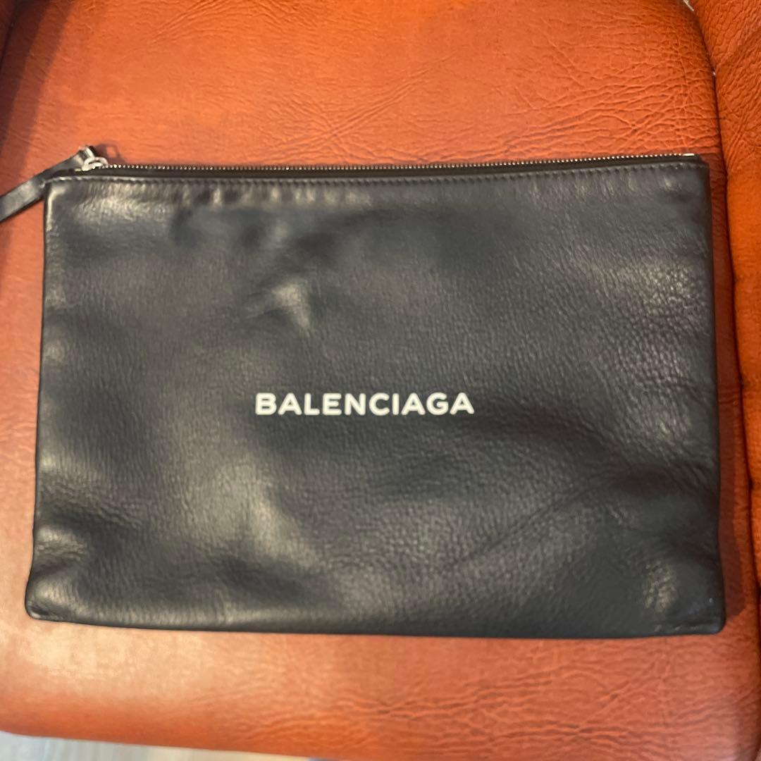 BALENCIAGA バレンシアガ エブリデイ　クラッチバッグ A4収納可能
