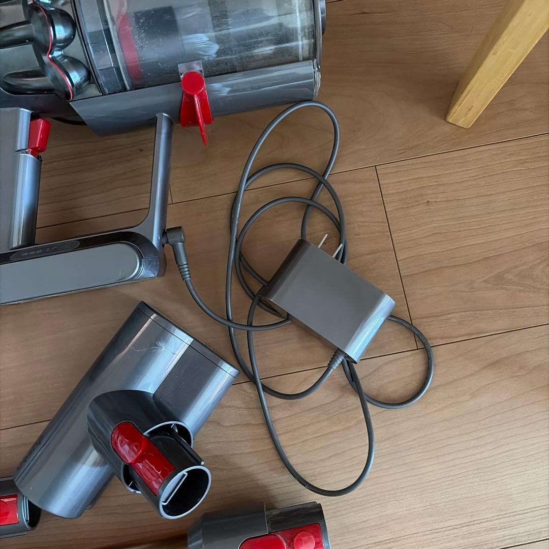 Dyson V10 コードレス掃除機 各種アタッチメント付き
