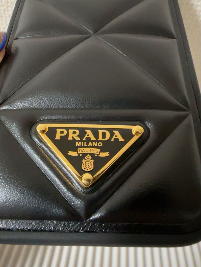 PRADA ブラックレザー iPhone 14pro ケース