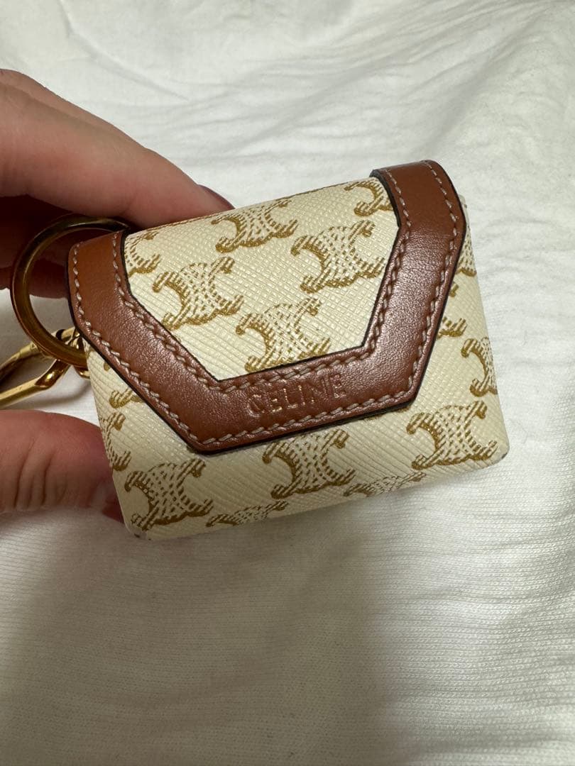 CELINE AirPodsケース トリオンフ ホワイトタン