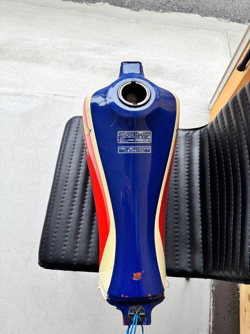 送料込　TLR200 HONDA バイクタンク 青赤白