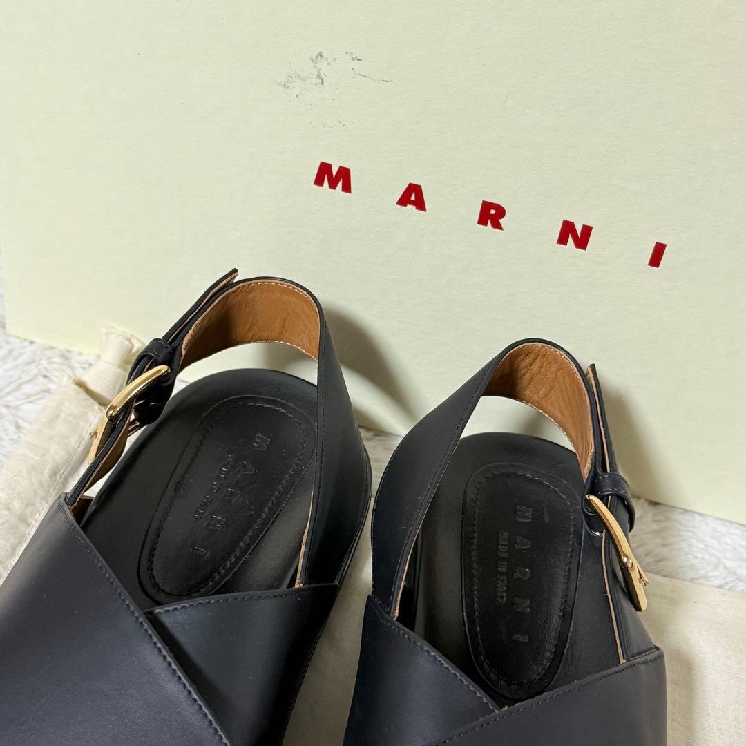 ⭐️新品未使用⭐️　MARNI　クロスフラット　ナッパーレザー　フスベットサンダル