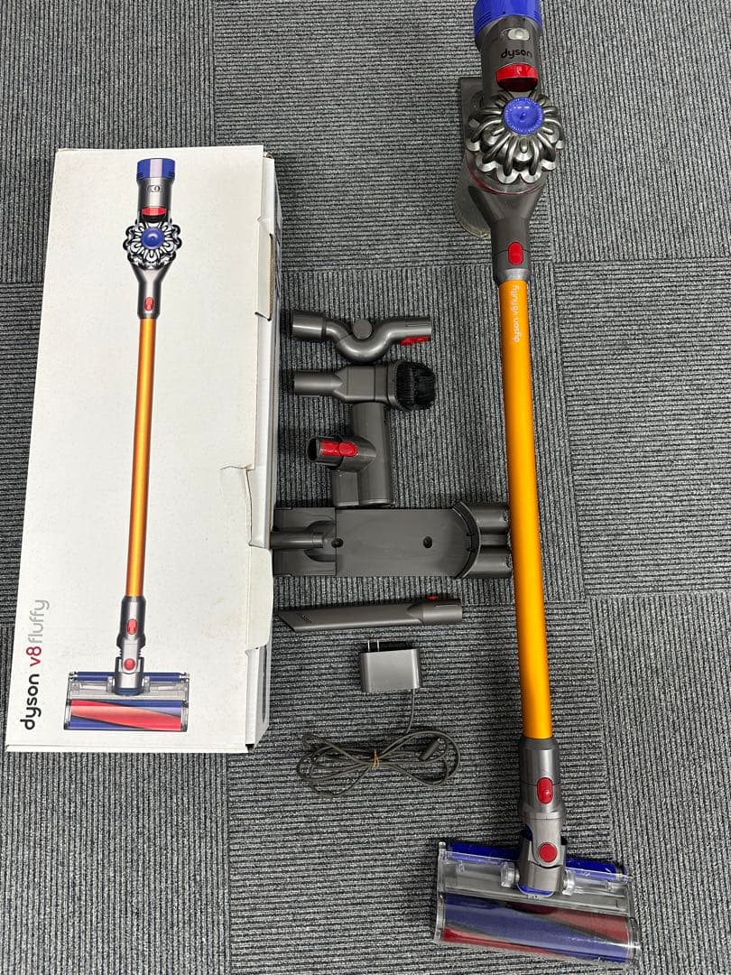⭐️動作確認済⭐️ Dyson V8 Fluffy ダイソン 掃除機 コードレス