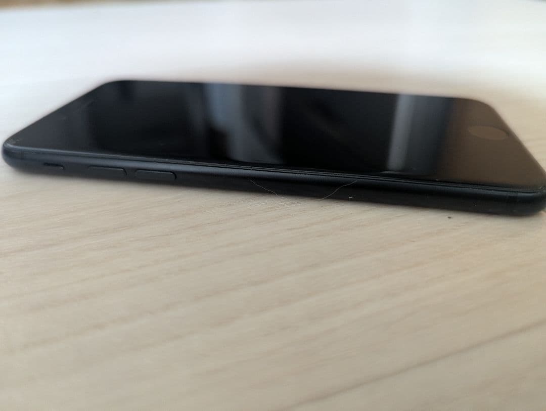 iPhoneSE第2世代64GBブラック