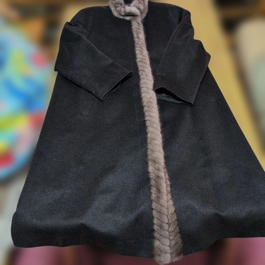 新品未使用品ダークグレーカシミヤ100% ミンク毛皮襟付きロングコート