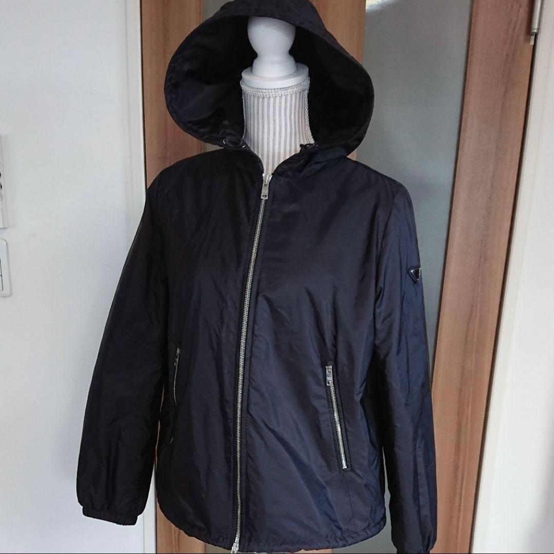 PRADA 三角ロゴ　ナイロンジャケット パーカー レディース 44