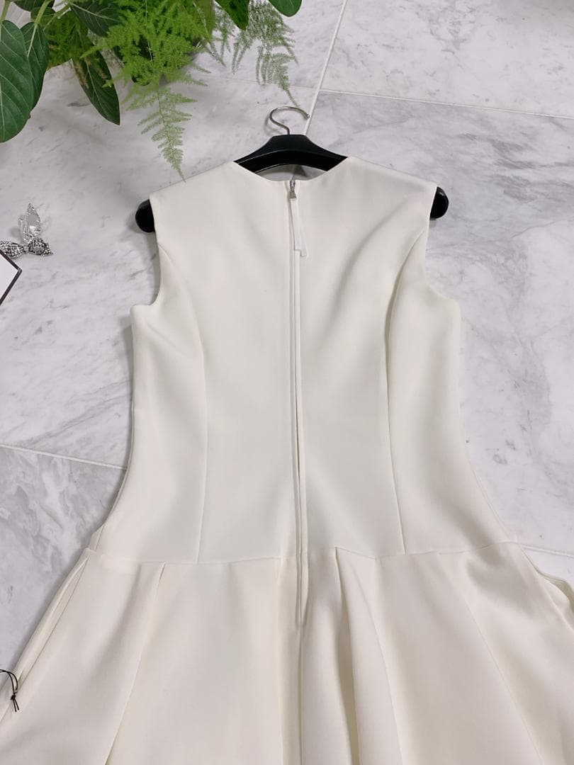 マルク未使用級★FOXEY/フォクシーマットストレッチグログラン 38