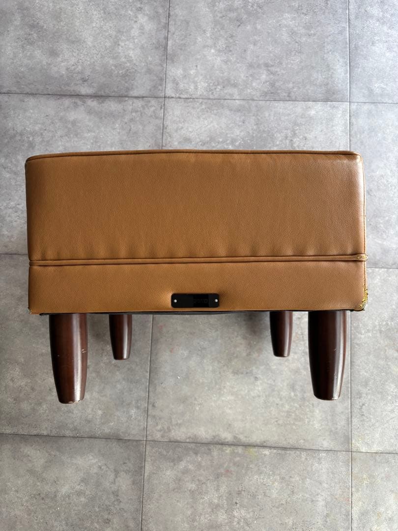 カリモク60 オットマン キャメル　ロビーチェア