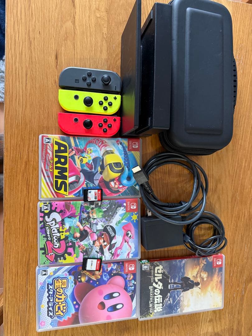 NintendoSwitch充電器セット、カセット本体入れ カセット、ジョイコン