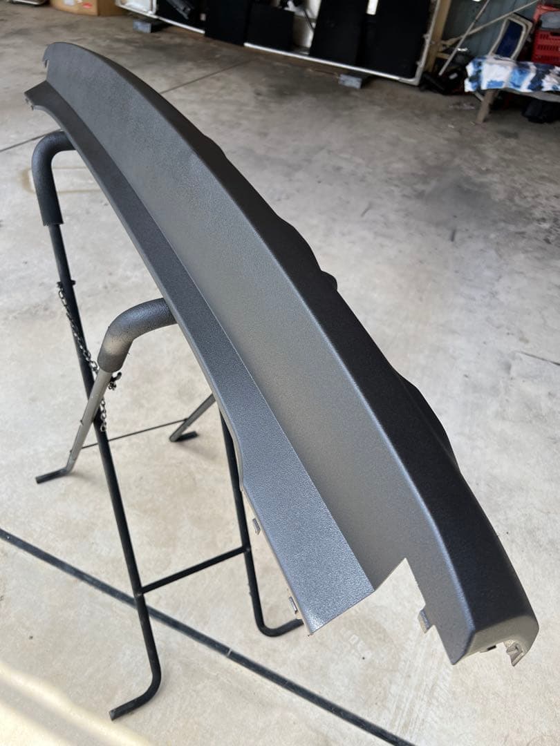 送料込み。新型デリカD5 リアバンパー　チッピング塗装品