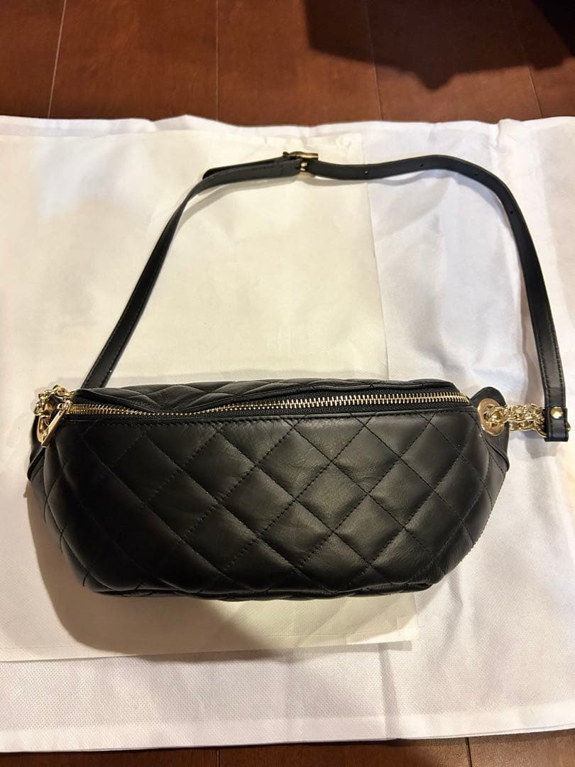 【AULENTTI 】オウレンティ レザーキルトボディバッグ 黒　新品未使用