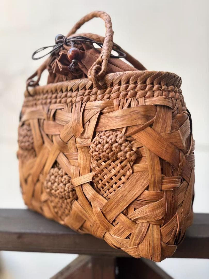 山葡萄　手作り　かごバッグ　乱れ編み、花編み　オリジナルデザイン