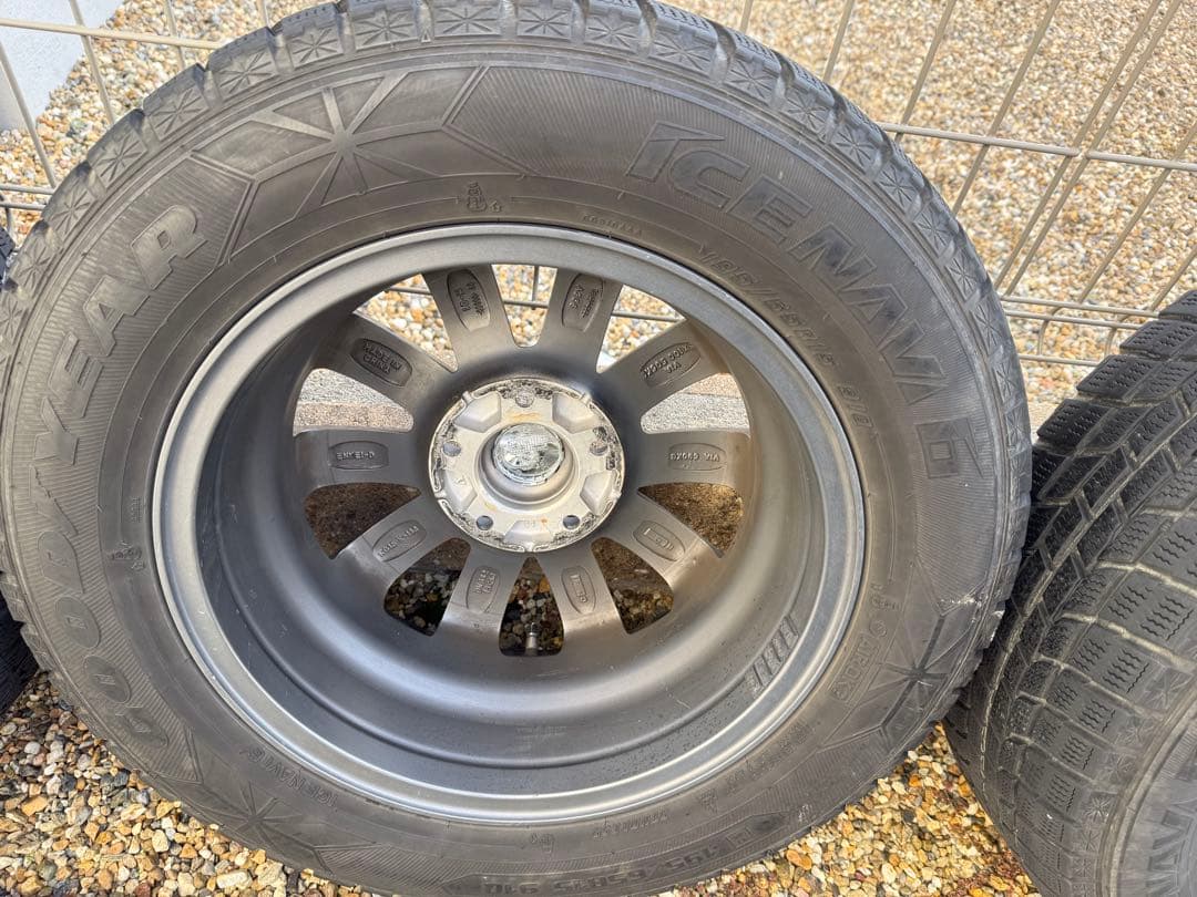 スタッドレスタイヤ　195/65/R15 アイスナビ①