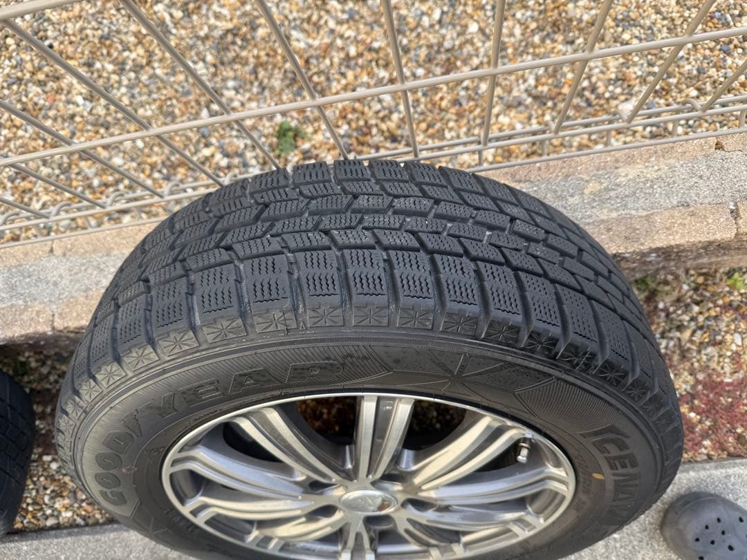 スタッドレスタイヤ　195/65/R15 アイスナビ①