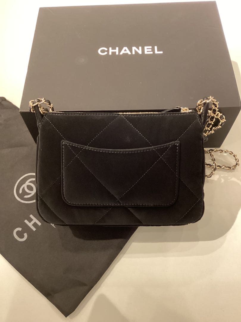 シャネル　ベルベッドエフェクトチェーンクラッチバッグ　ノベルティ