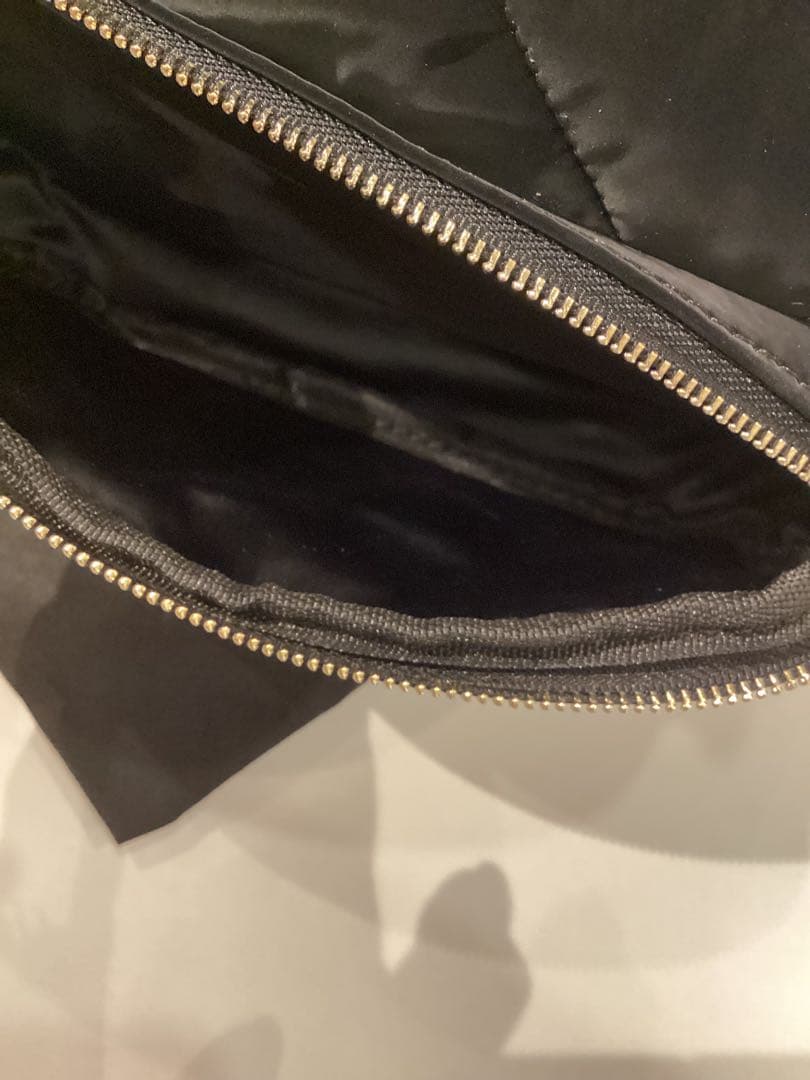 シャネル　ベルベッドエフェクトチェーンクラッチバッグ　ノベルティ