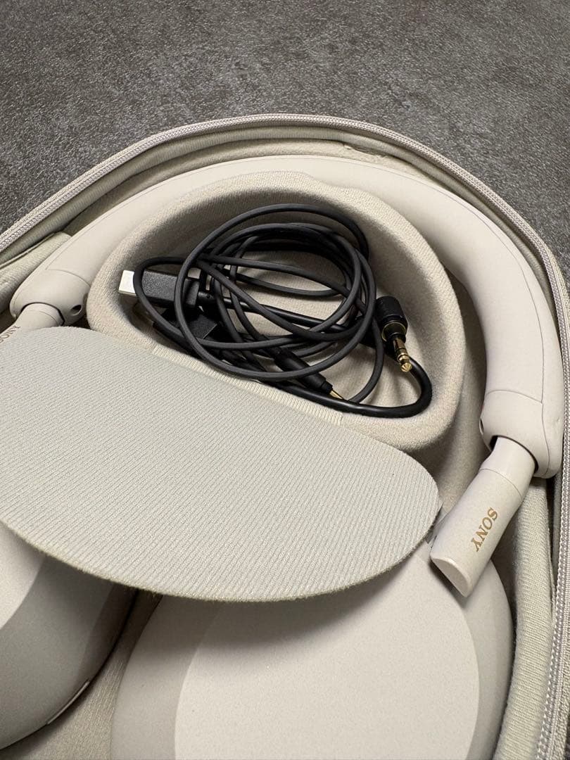 【極美品】SONY WH-1000XM5 プラチナシルバー