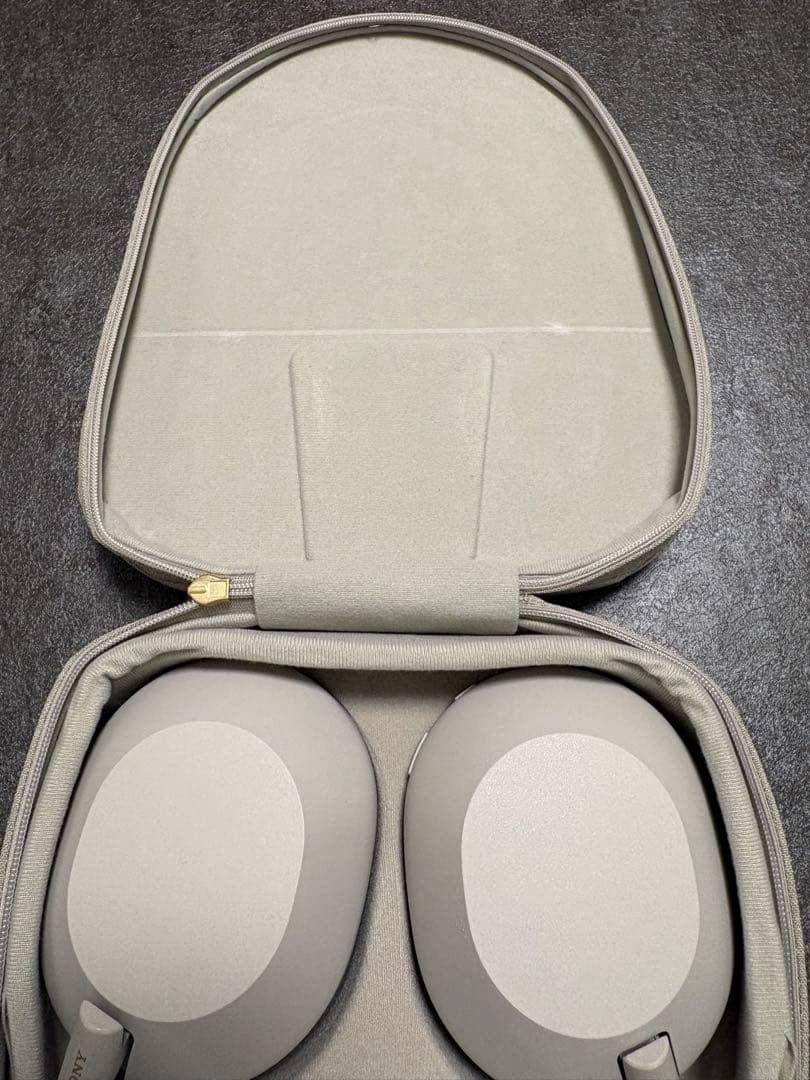 【極美品】SONY WH-1000XM5 プラチナシルバー