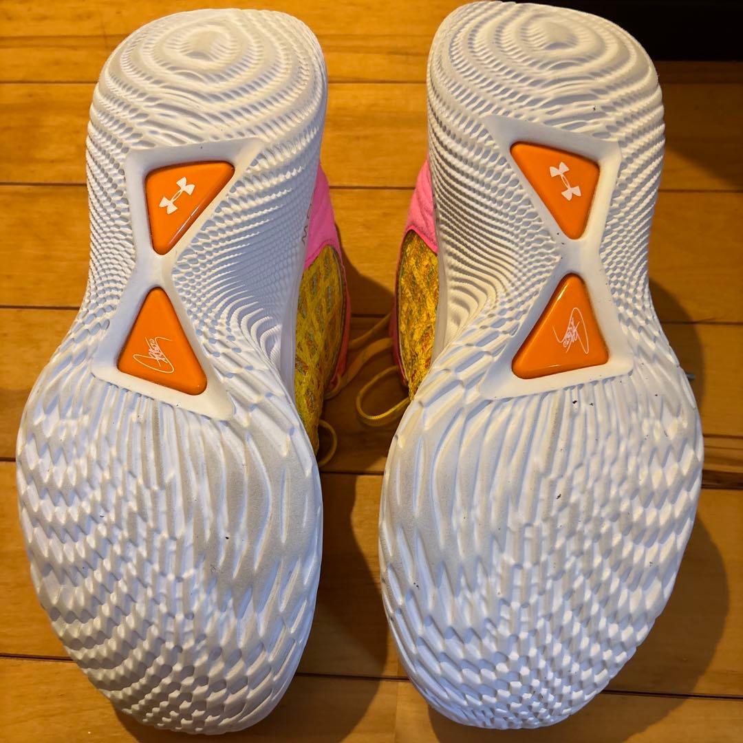 CURRY 9セサミストリートコラボ バスケットボールシューズ イエロー/ピンク