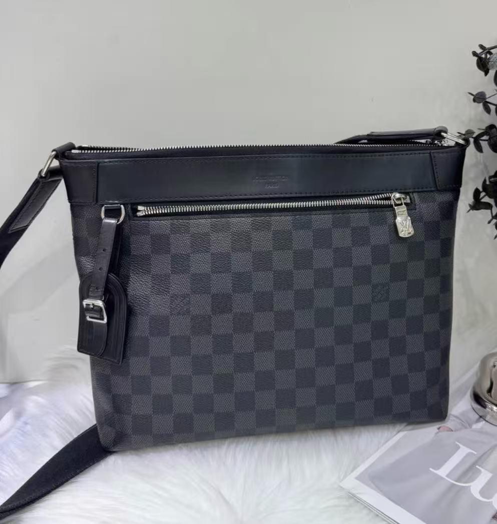 ダミエグラフィット メッセンジャーバッグ