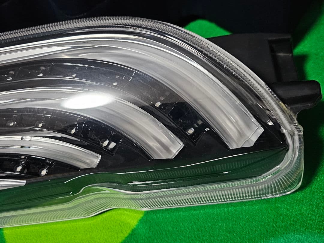 ハイエース200系、ヘリオステールランプ 球切れアリ