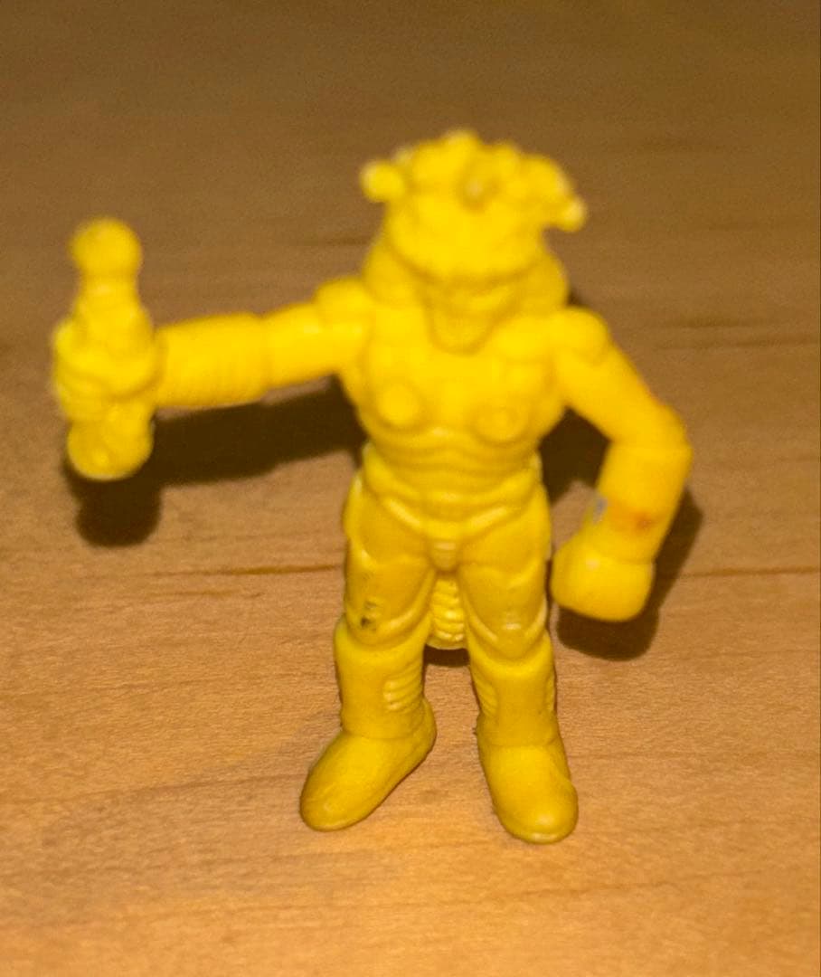 レア　ウルトラマン怪獣消しゴム　ギナ（黄）