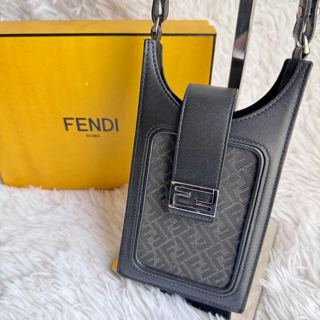 FENDI スマホバッグ ショルダーバック ブラック グレー ズッカ柄　2way