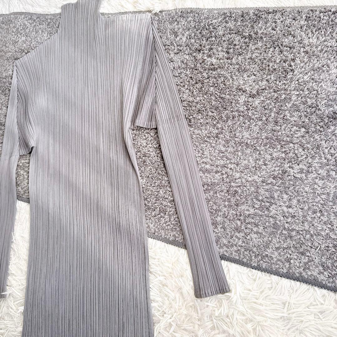 美品　日本製　プリーツプリーズ　長袖　カットソー　イッセイミヤケ　グレー