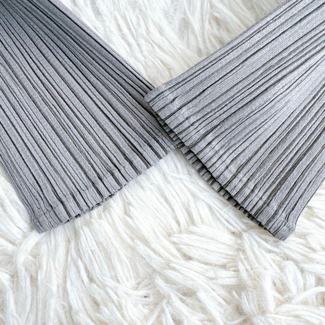 美品　日本製　プリーツプリーズ　長袖　カットソー　イッセイミヤケ　グレー