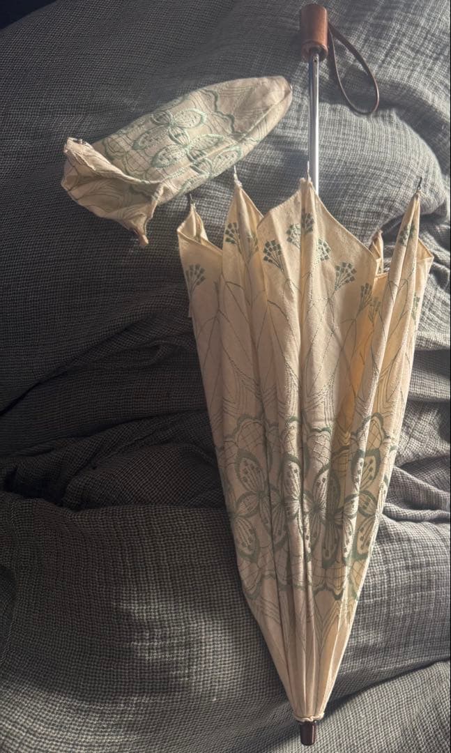 上品なビンテージ麻の折り畳み日傘　刺繍が涼しげ　カバー付　雅姫お好きな方にも