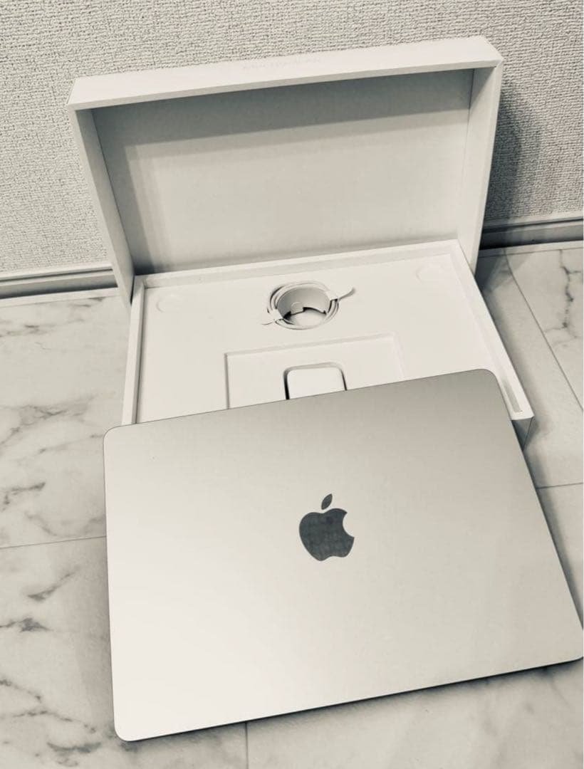 R*i様 MacBookAir M2 512GB 極美品 バッテリー98%