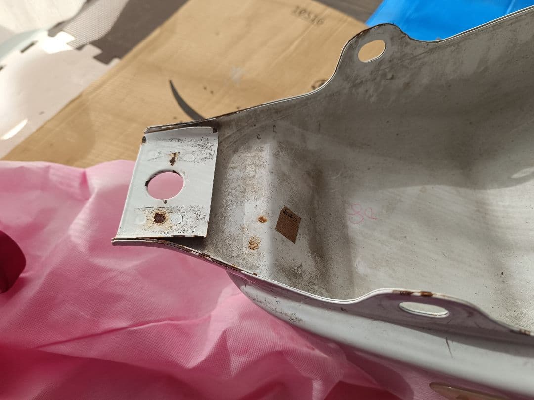 MC21 フューエルタンク　ガソリン ホンダ　 NSR250 赤白　内部はキレイ