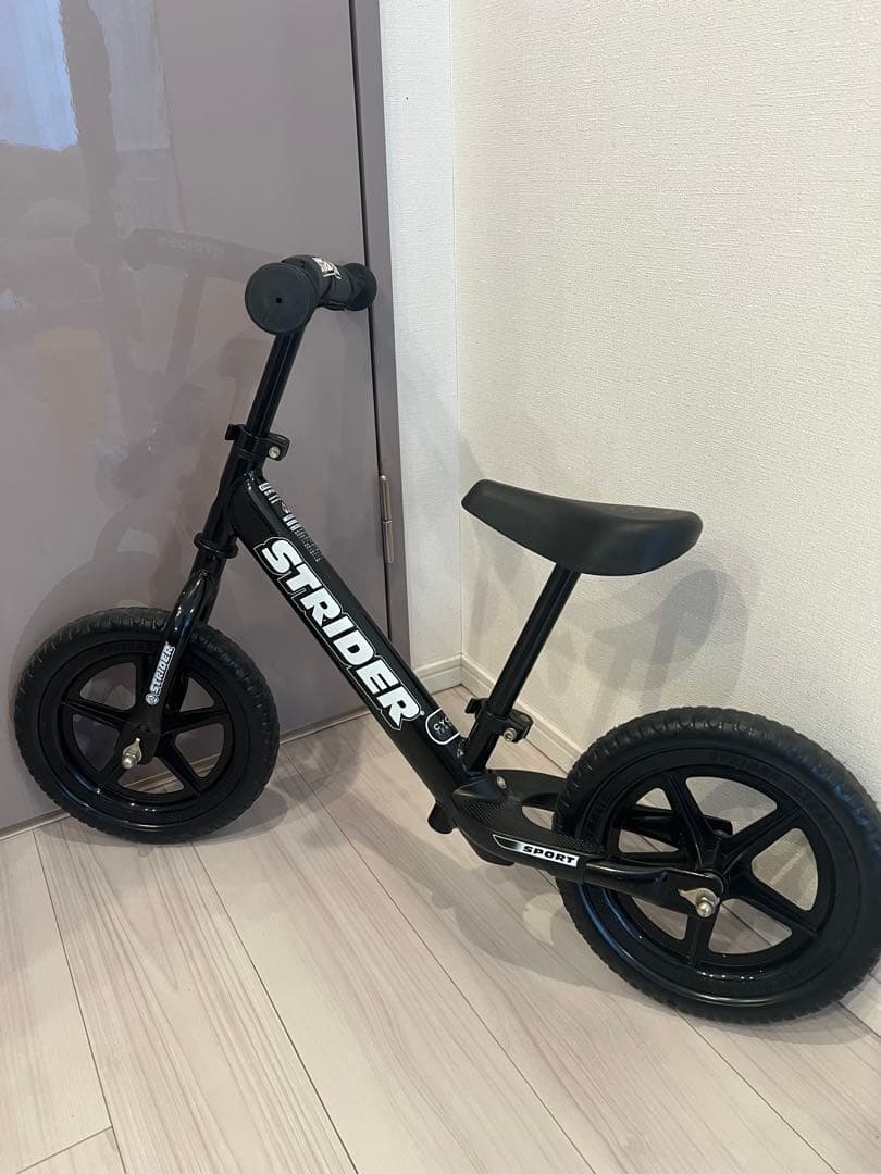 ストライダー スポーツモデル 12インチ ブラック 【日本正規品】