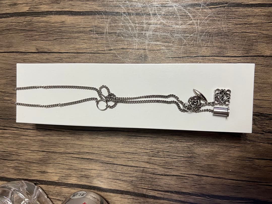 LOEWE ロエベのネックレスをネットで調べたら、元の値段は50000円でした