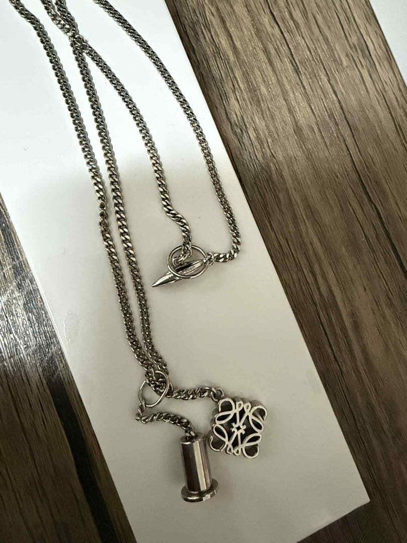 LOEWE ロエベのネックレスをネットで調べたら、元の値段は50000円でした