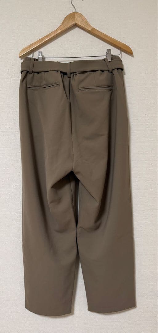 アタッチメント　テーパードパンツ