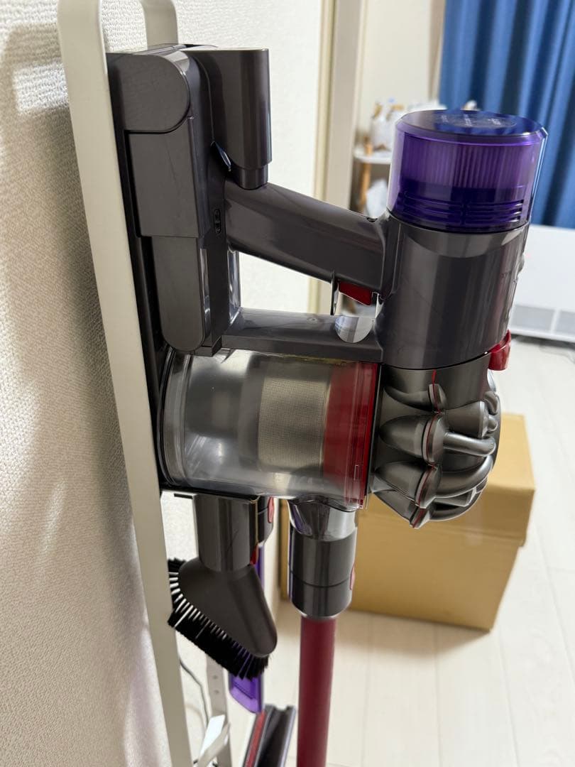 ダイソン Dyson V8 Slim Fluffy SV10KSLM 台座付き
