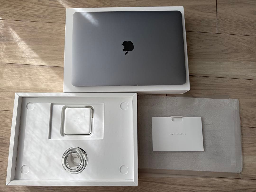 【美品】MacBookPro 13インチ Touch Bar搭載モデル2020