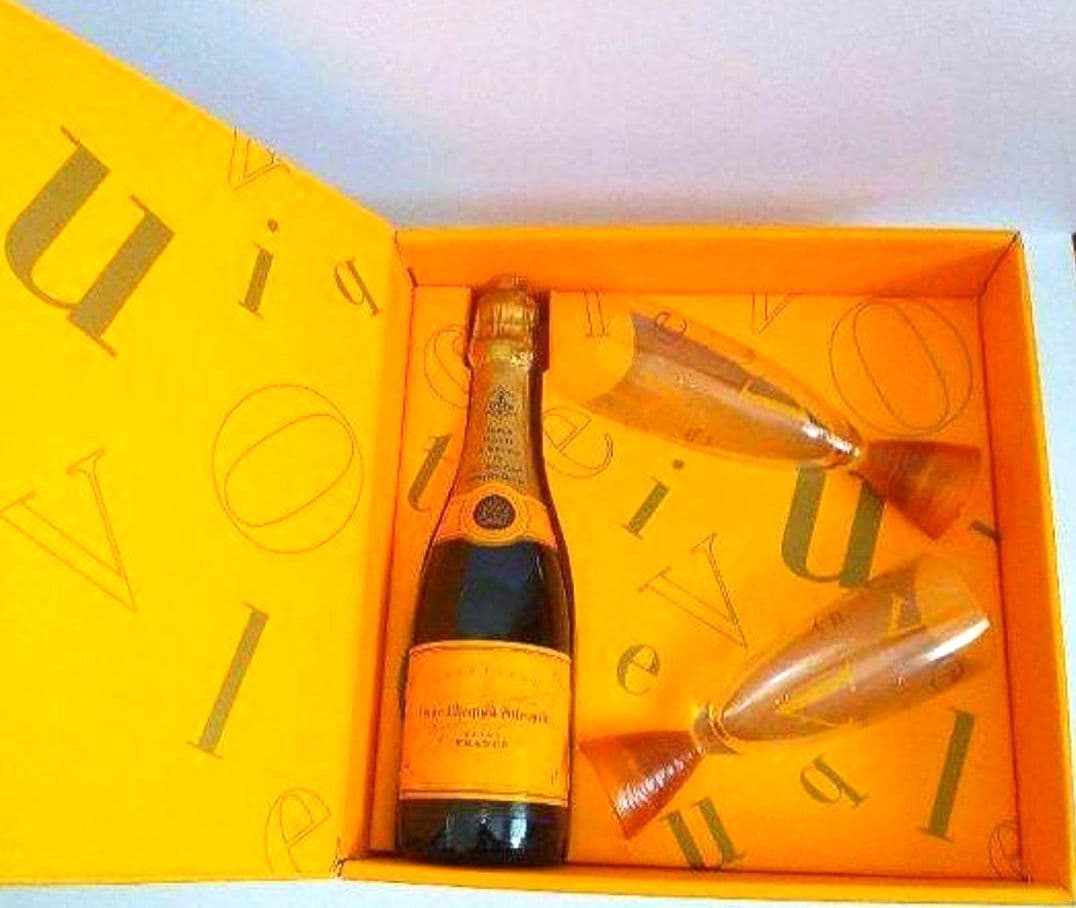 ヴーヴ・クリコ シャンパン グラス 2客付き　未使用品　記念日に