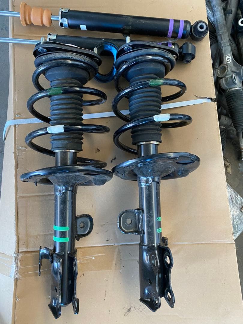 サスペンションキット ストラットとスプリングセット ALPHARD