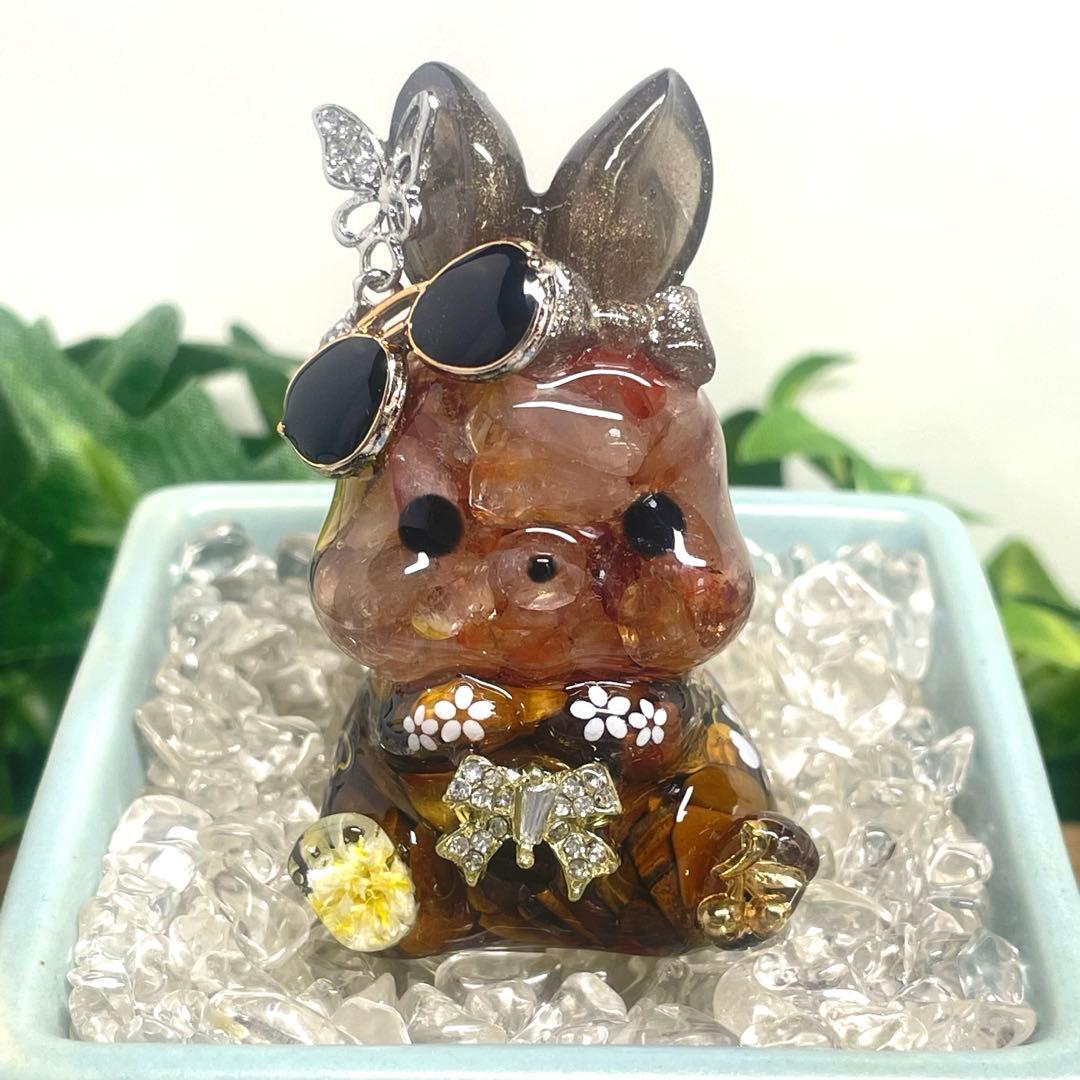 Mー519 オルゴナイト ❣️ ちょい悪うさぎ ❣️ 置物　レジン