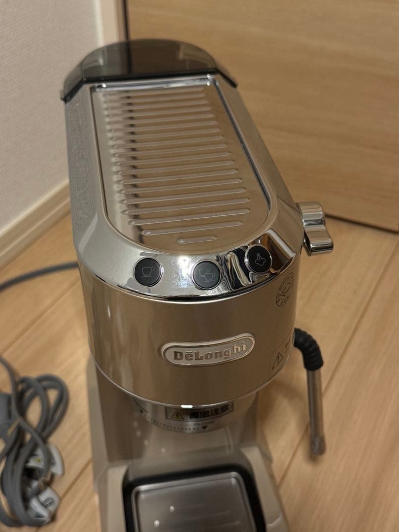 デロンギ エスプレッソ・カプチーノメーカー デディカ アルテ　EC885J